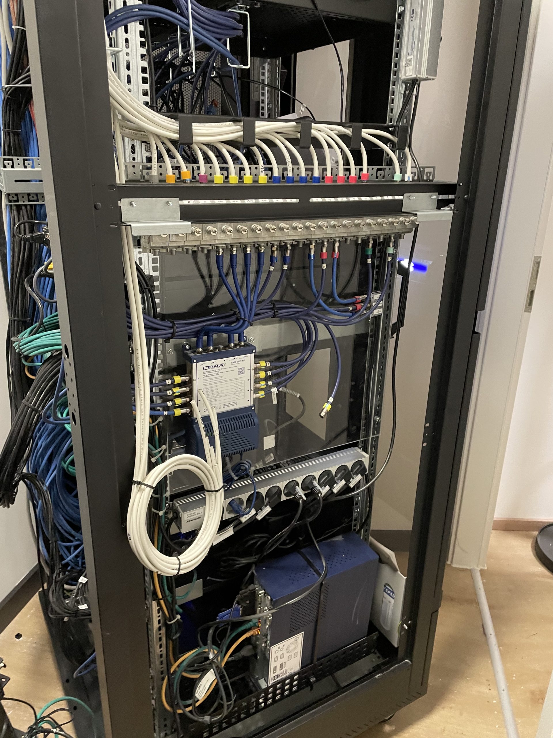 Sat-Schrank-Wettbüro